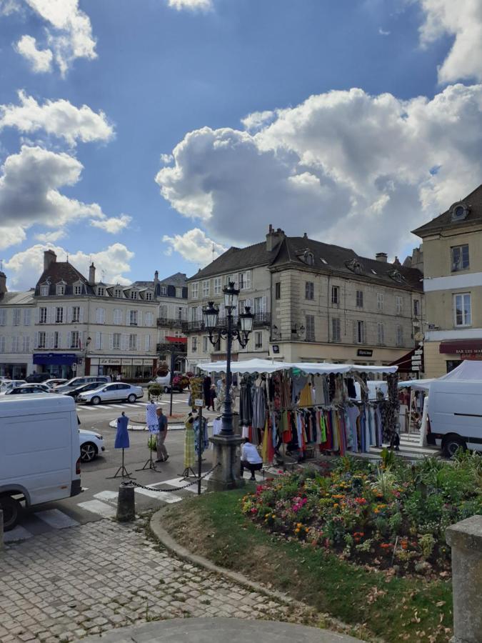 Appartement 48M2 Pour 6 Personnes Au Centre Ville Historique Avec Parking Gratuit Et Une Borne De Recharge Pour Voiture A 10 Metres 阿瓦隆 外观 照片